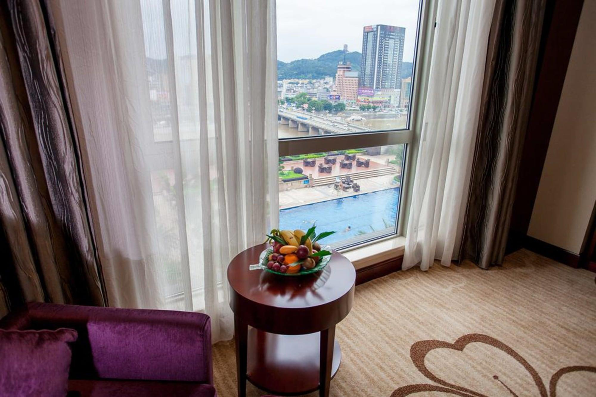 Ramada Plaza Shaoguan City Centre Экстерьер фото