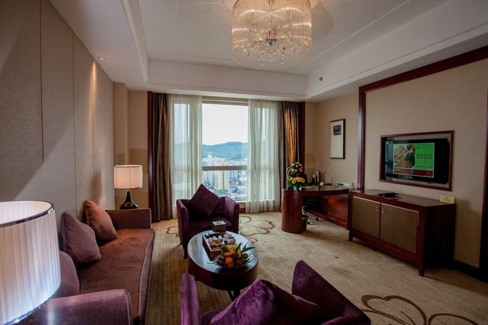 Ramada Plaza Shaoguan City Centre Экстерьер фото