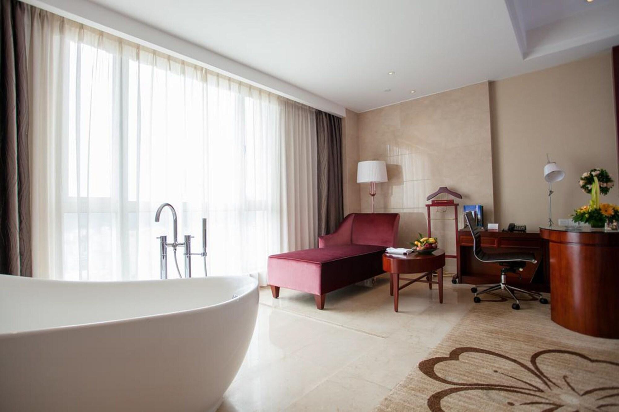 Ramada Plaza Shaoguan City Centre Экстерьер фото